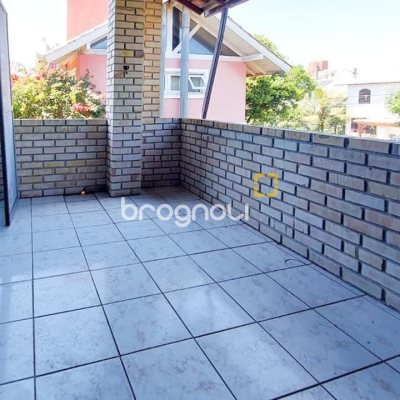 Casa com 160m², 3 quartos (sendo 1 suíte), 2 garagens, no bairro Rio Tavares em Florianópolis