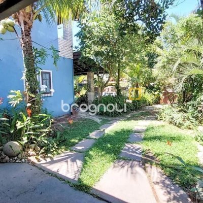 Casa com 160m², 3 quartos (sendo 1 suíte), 2 garagens, no bairro Rio Tavares em Florianópolis