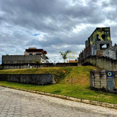 Terreno com 451m², no bairro Areias de Baixo em Governador Celso Ramos