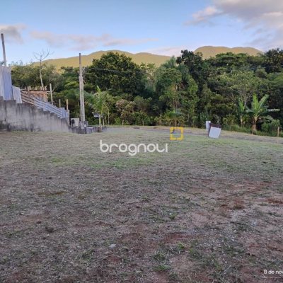 Terreno com 451m², no bairro Areias de Baixo em Governador Celso Ramos