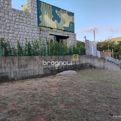 Terreno com 451m², no bairro Areias de Baixo em Governador Celso Ramos