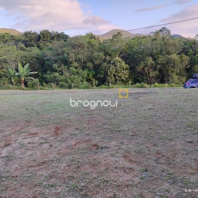 Terreno com 451m², no bairro Areias de Baixo em Governador Celso Ramos