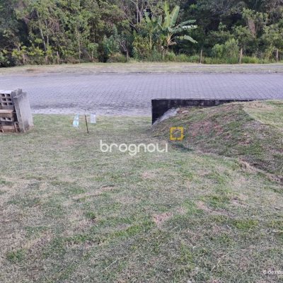 Terreno com 451m², no bairro Areias de Baixo em Governador Celso Ramos
