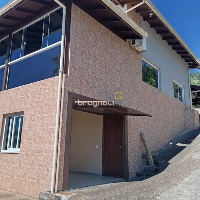 Casa com 15600m², 3 quartos (sendo 1 suíte), 2 garagens, no bairro Ribeirão da Ilha em Florianópolis