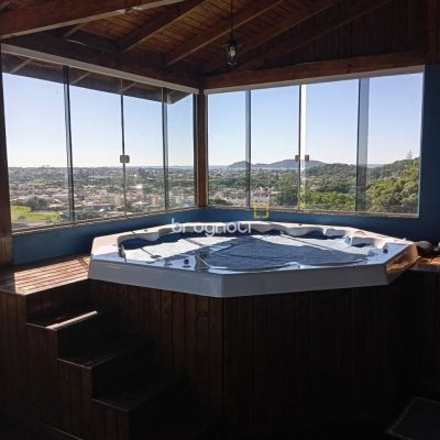 Casa com 15600m², 3 quartos (sendo 1 suíte), 2 garagens, no bairro Ribeirão da Ilha em Florianópolis