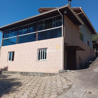 Casa com 15600m², 3 quartos (sendo 1 suíte), 2 garagens, no bairro Ribeirão da Ilha em Florianópolis