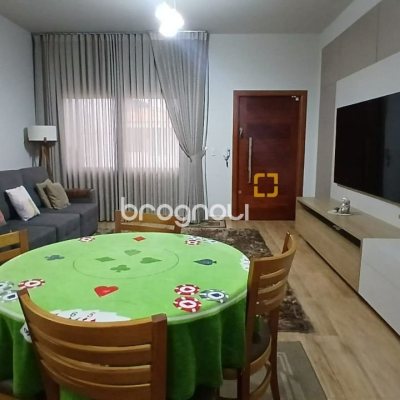Casa com 271m², 3 quartos (sendo 1 suíte), 2 garagens, no bairro Barreiros em São José