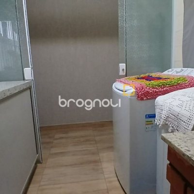 Casa com 271m², 3 quartos (sendo 1 suíte), 2 garagens, no bairro Barreiros em São José