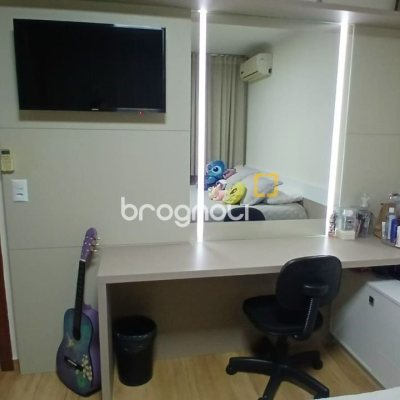 Casa com 271m², 3 quartos (sendo 1 suíte), 2 garagens, no bairro Barreiros em São José