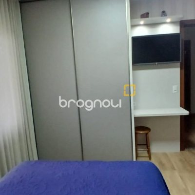 Casa com 271m², 3 quartos (sendo 1 suíte), 2 garagens, no bairro Barreiros em São José