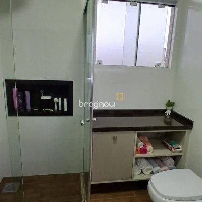 Casa com 271m², 3 quartos (sendo 1 suíte), 2 garagens, no bairro Barreiros em São José