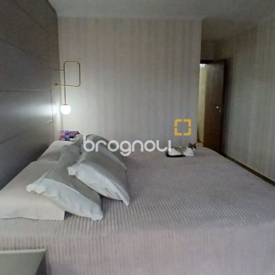 Casa com 271m², 3 quartos (sendo 1 suíte), 2 garagens, no bairro Barreiros em São José