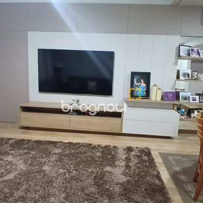 Casa com 271m², 3 quartos (sendo 1 suíte), 2 garagens, no bairro Barreiros em São José