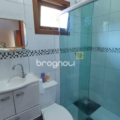 Casa com 160m², 2 quartos (sendo 2 suítes), 2 garagens, no bairro Rio Tavares em Florianópolis