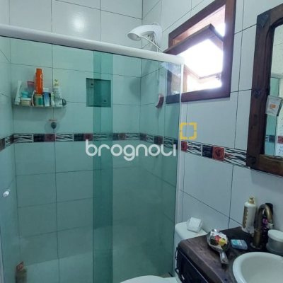 Casa com 160m², 2 quartos (sendo 2 suítes), 2 garagens, no bairro Rio Tavares em Florianópolis
