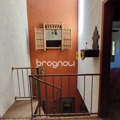 Casa com 160m², 2 quartos (sendo 2 suítes), 2 garagens, no bairro Rio Tavares em Florianópolis
