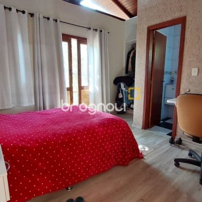 Casa com 160m², 2 quartos (sendo 2 suítes), 2 garagens, no bairro Rio Tavares em Florianópolis