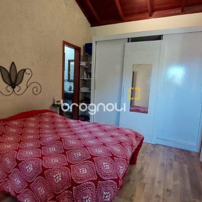 Casa com 160m², 2 quartos (sendo 2 suítes), 2 garagens, no bairro Rio Tavares em Florianópolis