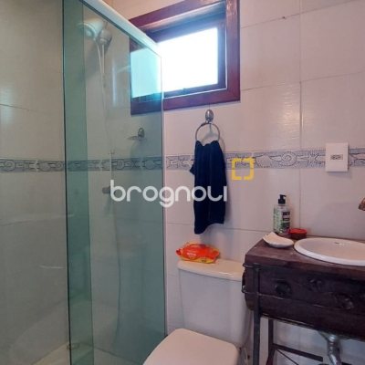 Casa com 160m², 2 quartos (sendo 2 suítes), 2 garagens, no bairro Rio Tavares em Florianópolis
