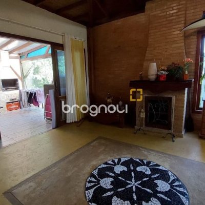 Casa com 160m², 2 quartos (sendo 2 suítes), 2 garagens, no bairro Rio Tavares em Florianópolis