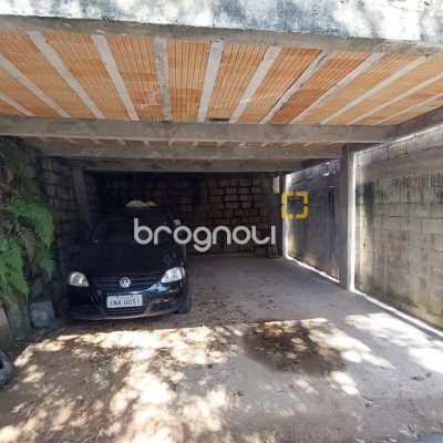 Casa com 160m², 2 quartos (sendo 2 suítes), 2 garagens, no bairro Rio Tavares em Florianópolis