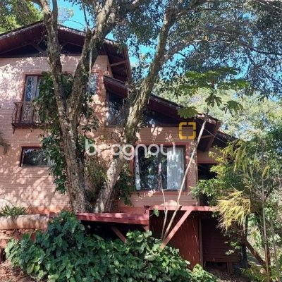 Casa com 160m², 2 quartos (sendo 2 suítes), 2 garagens, no bairro Rio Tavares em Florianópolis