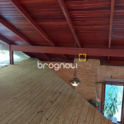Casa com 160m², 2 quartos (sendo 2 suítes), 2 garagens, no bairro Rio Tavares em Florianópolis