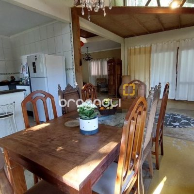 Casa com 160m², 2 quartos (sendo 2 suítes), 2 garagens, no bairro Rio Tavares em Florianópolis