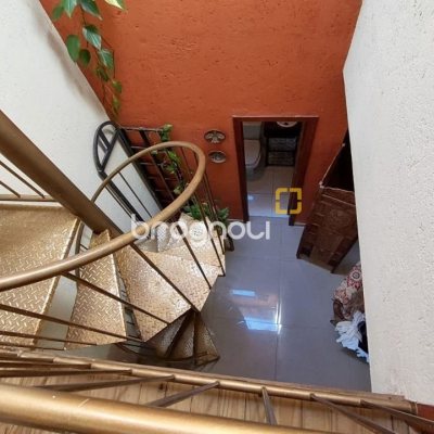 Casa com 160m², 2 quartos (sendo 2 suítes), 2 garagens, no bairro Rio Tavares em Florianópolis