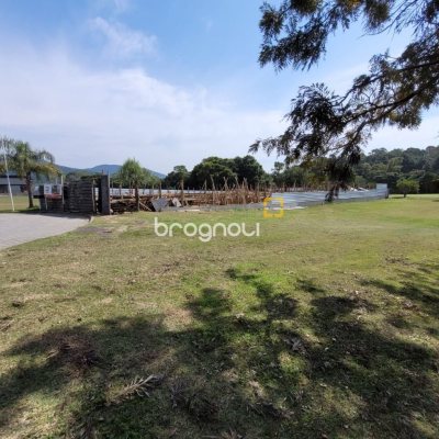Terreno com 1261m², no bairro Ingleses em Florianópolis