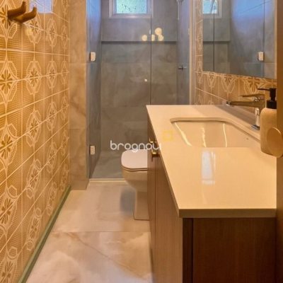 Apartamento com 76m², 2 quartos (sendo 1 suíte), no bairro Centro em Florianópolis