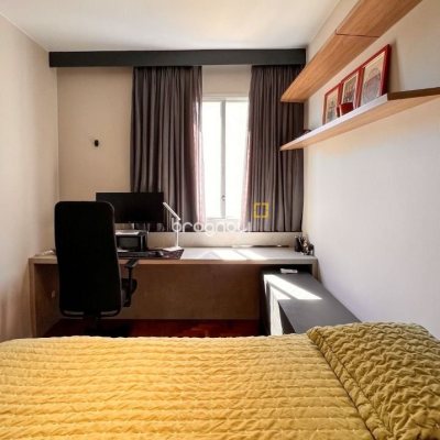 Apartamento com 76m², 2 quartos (sendo 1 suíte), no bairro Centro em Florianópolis