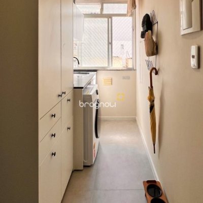 Apartamento com 76m², 2 quartos (sendo 1 suíte), no bairro Centro em Florianópolis