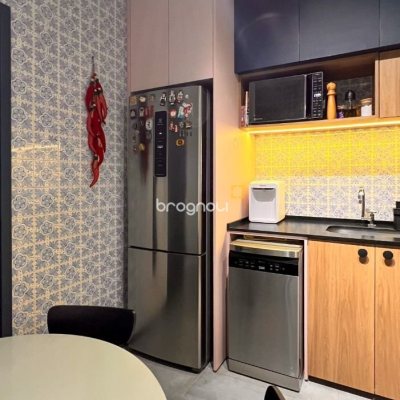 Apartamento com 76m², 2 quartos (sendo 1 suíte), no bairro Centro em Florianópolis