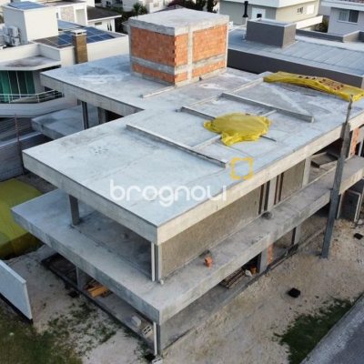 Casa com 353m², 4 quartos (sendo 4 suítes), 4 garagens, no bairro Vargem Pequena em Florianópolis
