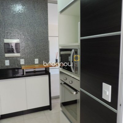 Apartamento com 71m², 2 quartos (sendo 1 suíte), 1 garagem, no bairro João Paulo em Florianópolis