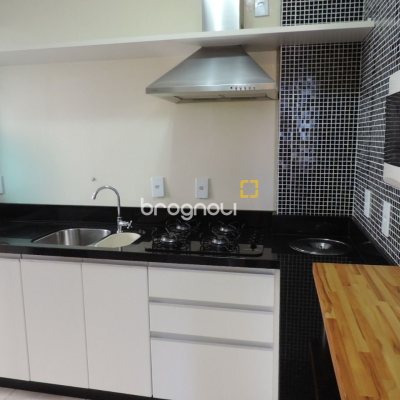 Apartamento com 71m², 2 quartos (sendo 1 suíte), 1 garagem, no bairro João Paulo em Florianópolis