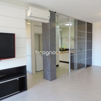 Apartamento com 71m², 2 quartos (sendo 1 suíte), 1 garagem, no bairro João Paulo em Florianópolis
