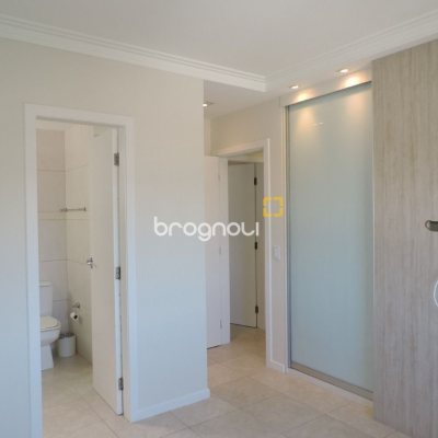 Apartamento com 71m², 2 quartos (sendo 1 suíte), 1 garagem, no bairro João Paulo em Florianópolis