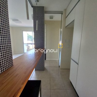 Apartamento com 71m², 2 quartos (sendo 1 suíte), 1 garagem, no bairro João Paulo em Florianópolis
