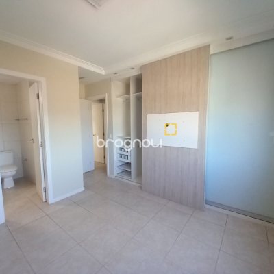 Apartamento com 71m², 2 quartos (sendo 1 suíte), 1 garagem, no bairro João Paulo em Florianópolis