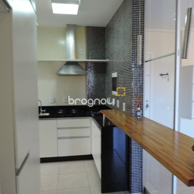 Apartamento com 71m², 2 quartos (sendo 1 suíte), 1 garagem, no bairro João Paulo em Florianópolis
