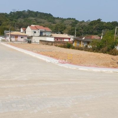 Terreno com 360m², no bairro Potecas em São José