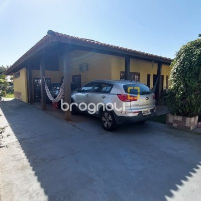 Casa com 215m², 4 quartos (sendo 1 suíte), 4 garagens, no bairro Barra da Lagoa em Florianópolis