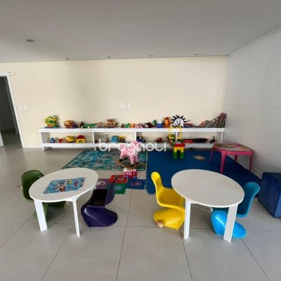 Cobertura com 185m², 2 quartos (sendo 2 suítes), 2 garagens, no bairro Campeche em Florianópolis