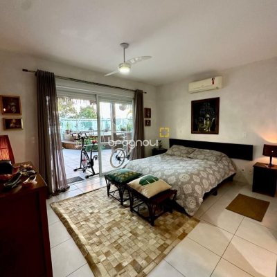 Cobertura com 185m², 2 quartos (sendo 2 suítes), 2 garagens, no bairro Campeche em Florianópolis