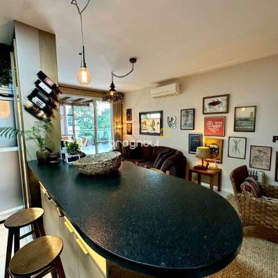 Cobertura com 185m², 2 quartos (sendo 2 suítes), 2 garagens, no bairro Campeche em Florianópolis