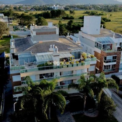 Cobertura com 185m², 2 quartos (sendo 2 suítes), 2 garagens, no bairro Campeche em Florianópolis