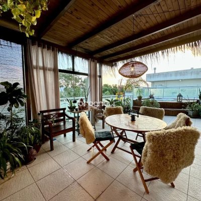 Cobertura com 185m², 2 quartos (sendo 2 suítes), 2 garagens, no bairro Campeche em Florianópolis