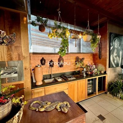 Cobertura com 185m², 2 quartos (sendo 2 suítes), 2 garagens, no bairro Campeche em Florianópolis